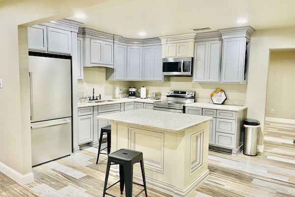 Køleskab, mikrobølgeovn, ovn, kogeplade