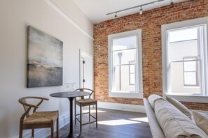 Imagen sin descripción, 5 de 17, botón