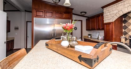 JUST IMAGINE ROCKER B 10 MIN WATER ACCESS 1 BLOCK family styled, fire pit