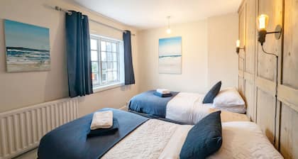 Spindrift - Arundel - Traditional cottage sleeps 4 guests in 2 bedrooms