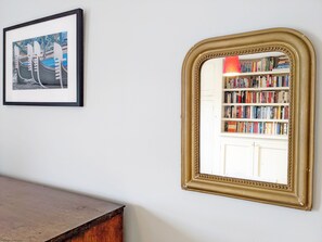 Interior - Dolphin Cottage -  a cosy cottage that sleeps 4 guests  in 2 bedrooms (Hayling Island)