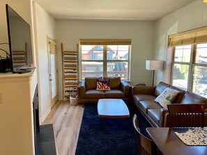 TV, fireplace - Waterside West beautifully renovated condo, first season renting! (Fraser)