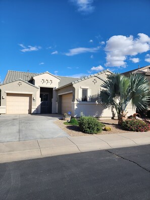 Exterior - Resort Style Home in Maricopa-Minutes from Golf, Copper Sky Complex and Harrah's (Maricopa)