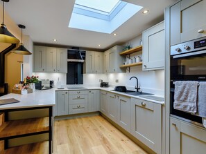 Dishwasher - 2 bedroom accommodation in Thornton le Dale, near Pickering (Thornton le Dale, near Pickering)