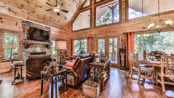 Smart TV, fireplace