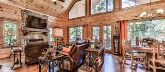 2000 sf luxury Cabin on Four Acres with Two Streams and Pond - Pet Friendly