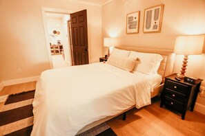 4 Schlafzimmer, Schreibtisch, Bügeleisen/Bügelbrett, Reisekinderbett