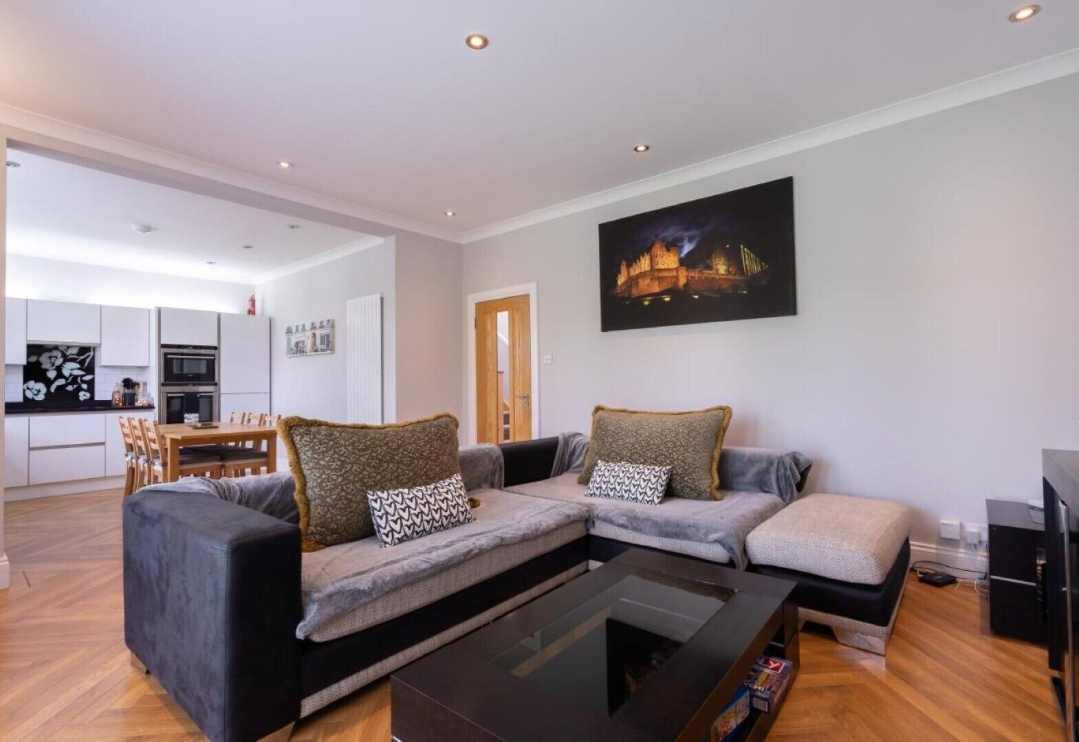 智能电视、电子游戏、DVD 播放器、书