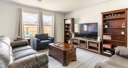 Spacious, NEW Home with Gorgeous Edison Patio