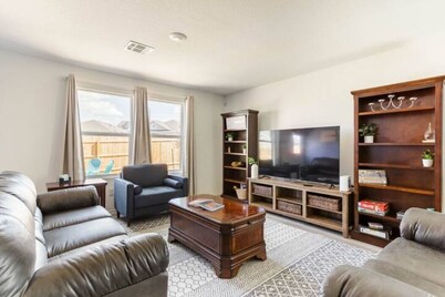 Spacious, NEW Home with Gorgeous Edison Patio