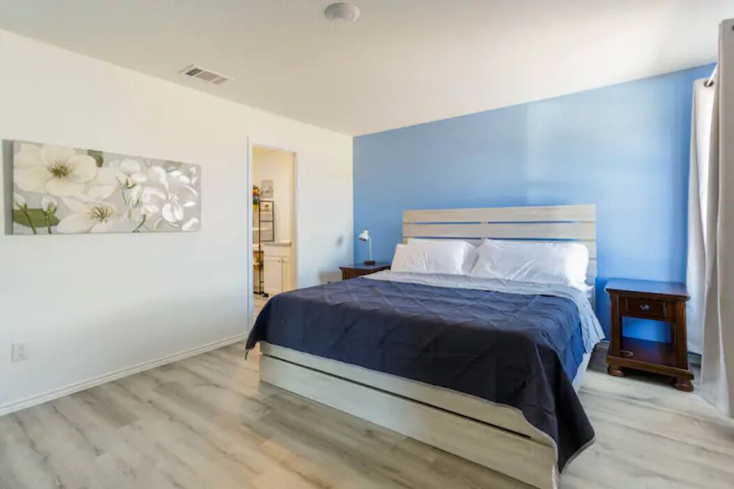 4 bedrooms, iron/ironing board, WiFi, bed sheets