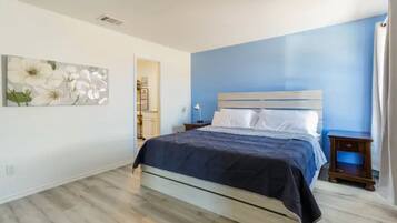 4 bedrooms, iron/ironing board, WiFi, bed sheets