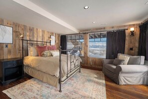 8 bedrooms, iron/ironing board, travel cot, free WiFi