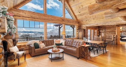 Luxury Lodge Retreat, 360 Views, Hot tub, Views!!