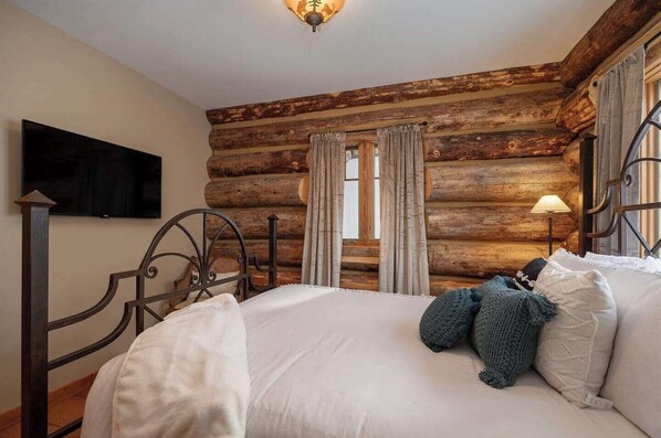 8 bedrooms, iron/ironing board, travel cot, free WiFi
