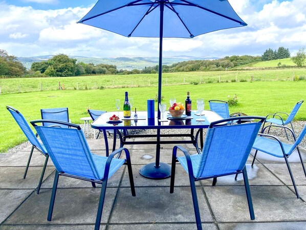 تناول الطعام بالخارج