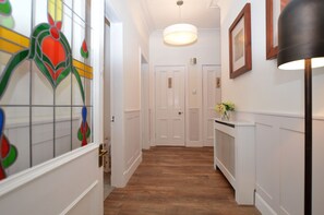 Interior - Glen Oirig, inviting upper level apartment with sea views (Hunters Quay, Dunoon)