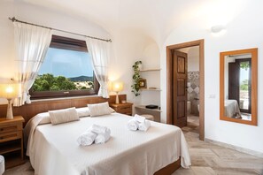 5 slaapkamers, een bureau, een strijkplank/strijkijzer, gratis wifi