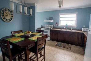 Dining - Whistler's View (Twillingate)