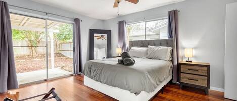 4 bedrooms, desk, iron/ironing board, WiFi