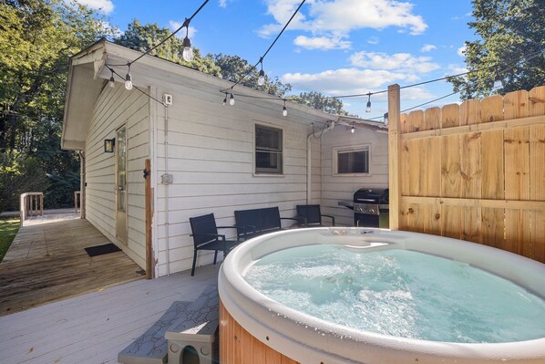 There is a privacy gate that closes the rear deck from the side deck. 