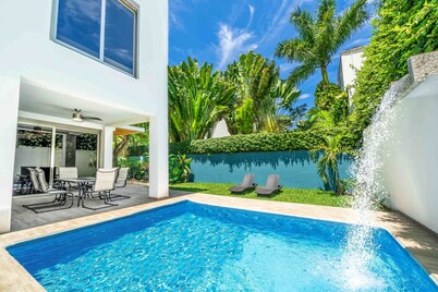 The Castle II - Modern Villa with Private Pool at a Safe Gated Community