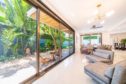 The Castle II - Modern Villa with Private Pool at a Safe Gated Community