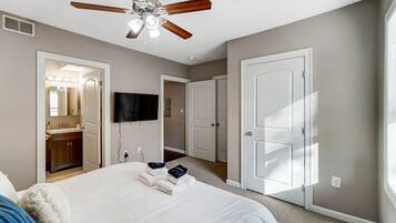 2 bedrooms, desk, travel crib, free WiFi