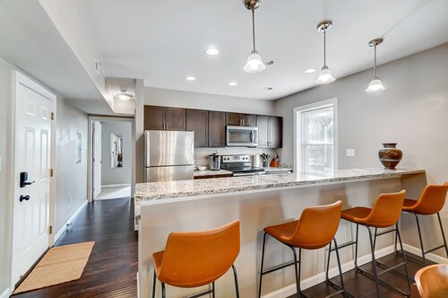 Oakley Square 2BR Condo-Walkable with Free Parking