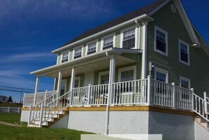 Exterior - Skipper Tom's (Twillingate)