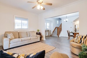 TV, fireplace, books - Near Family Fun & Coliseum! Centrally Located (Indianapolis)