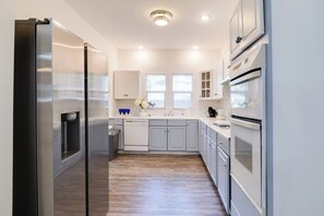 Fridge, microwave, stovetop, dishwasher - Near Family Fun & Coliseum! Centrally Located (Indianapolis)