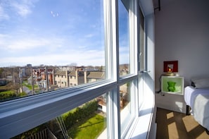 2 bedrooms, iron/ironing board, travel cot, free WiFi