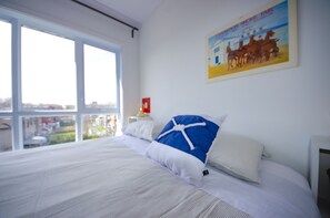 2 soverom, strykejern/-brett, reiseseng for barn og wi-fi (inkludert)