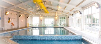 House nr Beach with Superb View and access to Pool