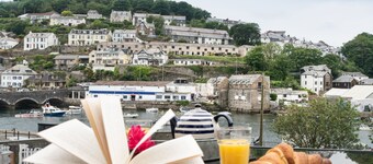 House nr Beach with Superb View and access to Pool