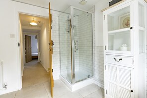 Douche, séchoir à cheveux