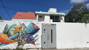 Vista frontal de la propiedad