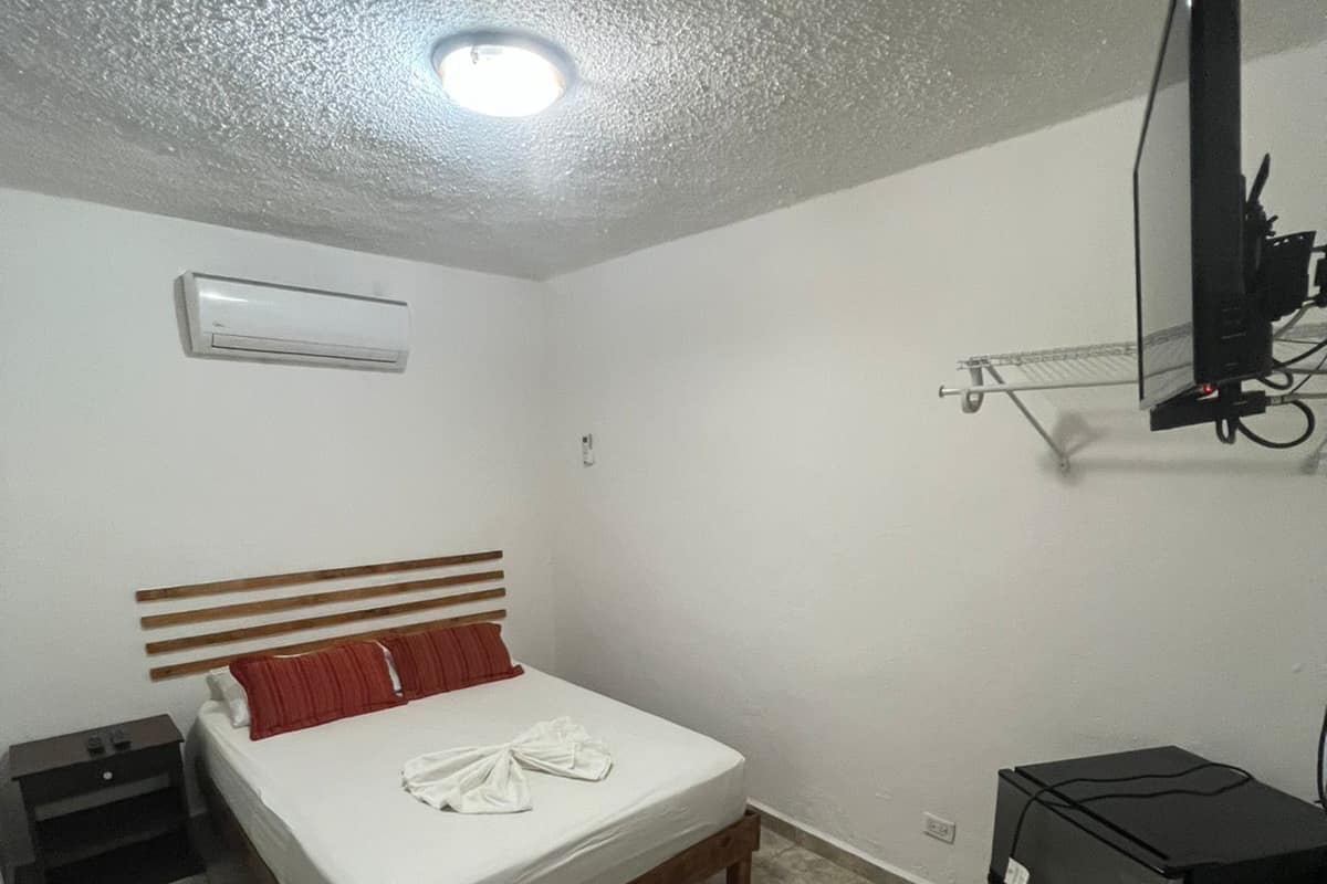 Economy Double Room | Down comforters, WiFi (free), bed sheets