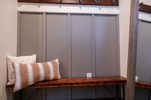 Interior - Beautiful, 1-Bedroom in the Hills of Fairbanks (Fairbanks)