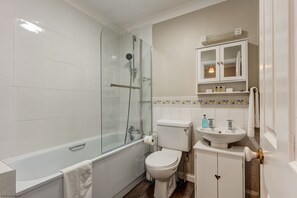 Hair dryer - Didcot White House | Oxfordshire Holiday Let | 2 Beds & Sleeps 4 (Didcot)