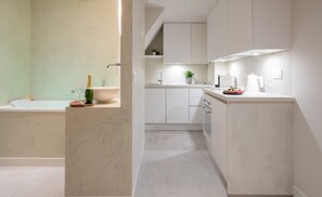 Frigorifero, lavastoviglie, macchina per tè/caffè, bollitore elettrico