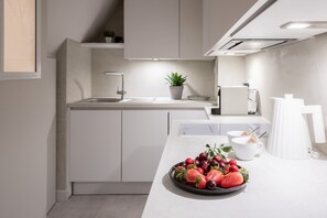 Frigorifero, lavastoviglie, macchina per tè/caffè, bollitore elettrico