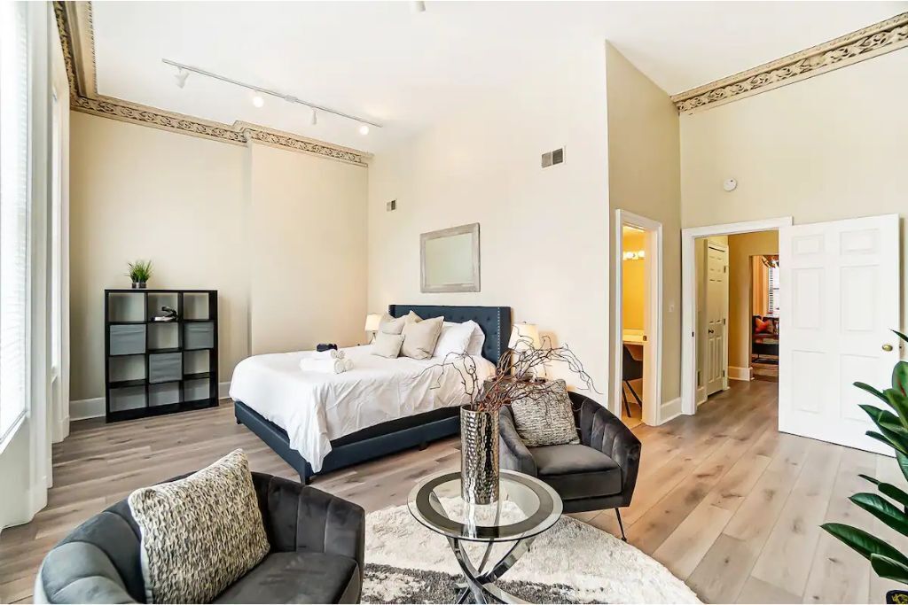 Historic, Grand 2-bedroom-OTR/TQL walking distance