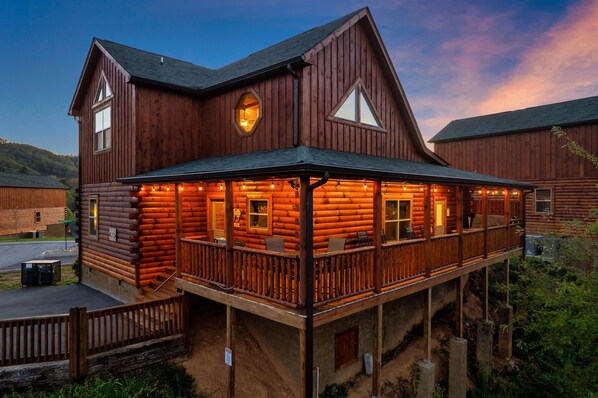Exterior - Family Friendly: A+ Location, Private Indoor Heated Pool, Hot tub, Arcade, Views (Pigeon Forge)