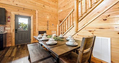 Family Friendly: Indoor Heated Pool, A+Location, Views, Arcade, Hottub