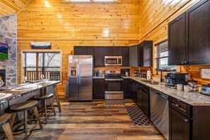 Fridge, microwave, oven, stovetop - Family Friendly: A+ Location, Private Indoor Heated Pool, Hot tub, Arcade, Views (Pigeon Forge)