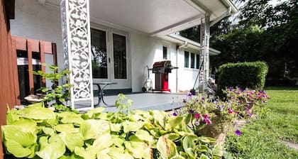 4 Bedroom-Classic Ranch Home Perfect for Families