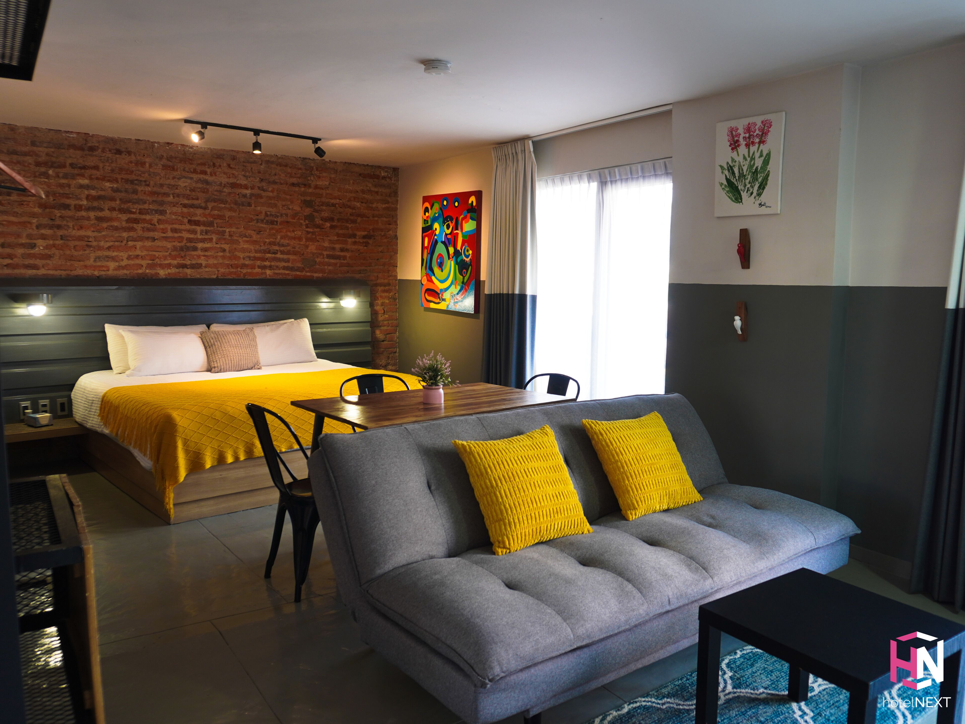 Studiosuite – premium, 1 kingsize-seng med sovesofa | Sengetøy av topp kvalitet, dundyner og senger med overmadrass