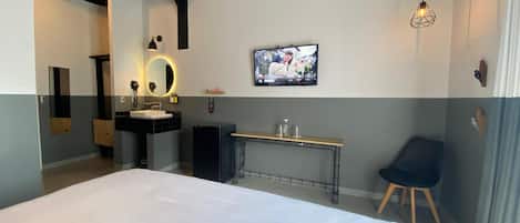 Premium-rum | Sängtillbehör av högsta kvalitet, duntäcken, bäddmadrasser och skrivbord